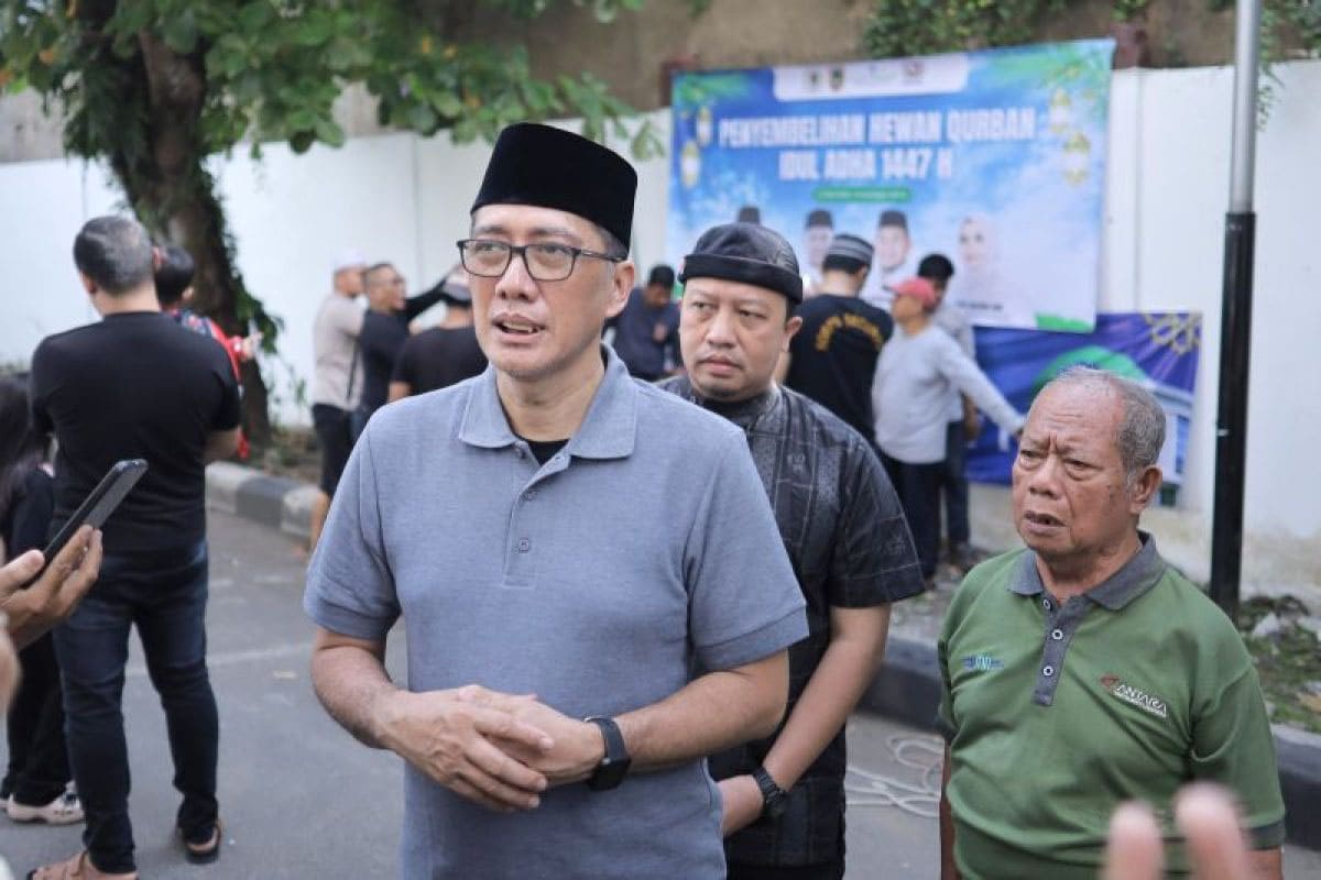 Bank Kalsel Bersama Press Room DPRD LaksanakanIibadah Kurban